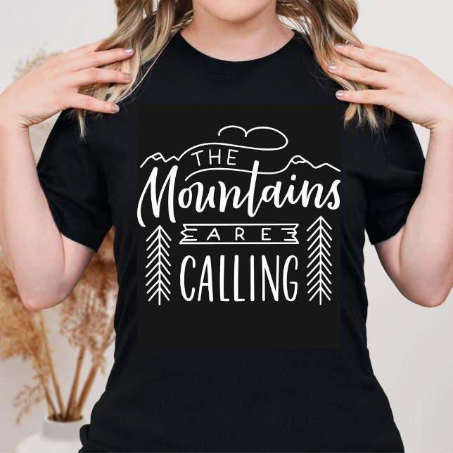 Camiseta As Montanhas Estão Ligando E Eu Tenho Que Ir Para  (Criador carregado)
