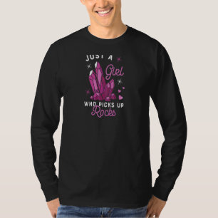 Camiseta As Mulheres Apenas Uma Menina Que Pega As Pedras C