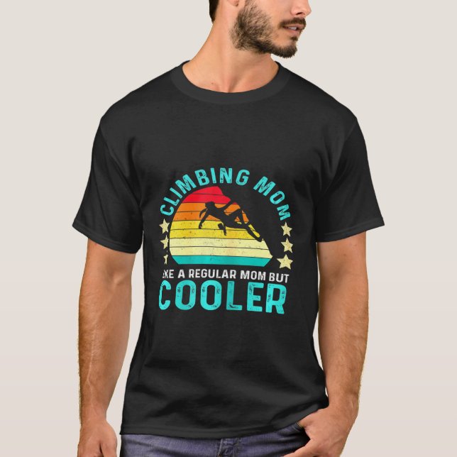Camiseta As Mulheres Atingem A Mãe Como Uma Mãe Normal Mas  (Frente)