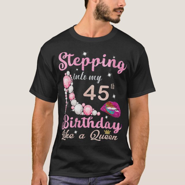 Camiseta As Mulheres De 45 Anos De Idade Dão Presentes A En (Frente)