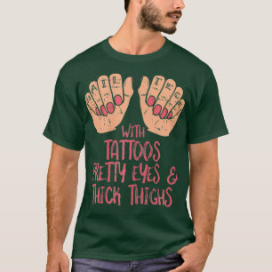 Camiseta As Mulheres Nail Tech Com Tatuagens De Olhos Bonit