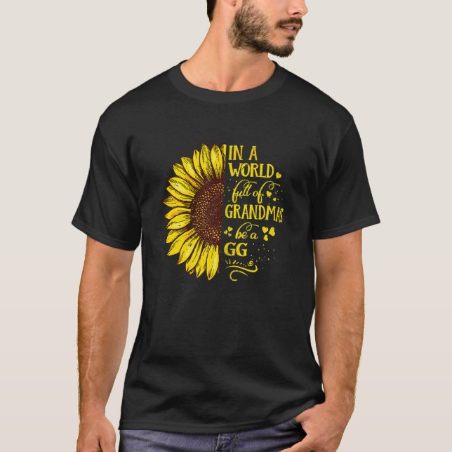 Camiseta As Mulheres Num Cheio Mundial De Avós São Uma Famí (Frente)