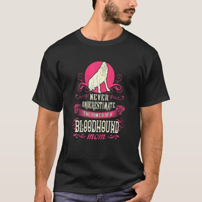 Camiseta As Mulheres Nunca Subestimam O Poder Do Bloodhound (Frente)