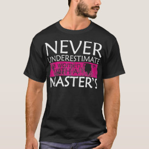 Camiseta As mulheres nunca subestimam uma mulher com mestra