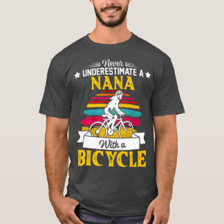 Camiseta As Mulheres Nunca Subestimam Uma Nana Com Biciclet