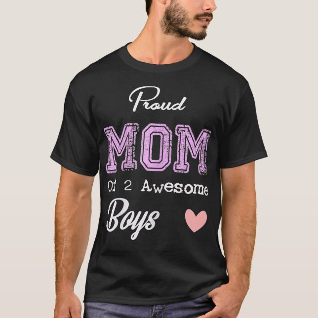 Camiseta As Mulheres Orgulham A Mãe De Dois Meninos Incríve (Frente)