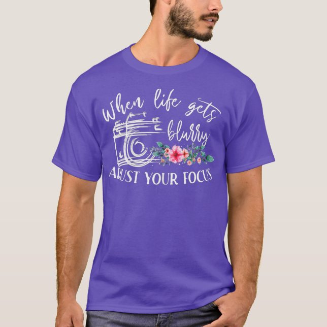 Camiseta As Mulheres Quando A Vida Se Torna Irritada Ajuste (Frente)