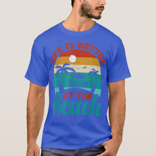 Camiseta As Mulheres Retrorizam Férias De Verão E A Vida É 