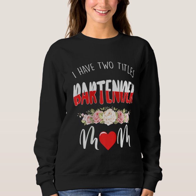Camiseta As Mulheres Tenho Dois Títulos De Bartender E Mãe  (Frente)