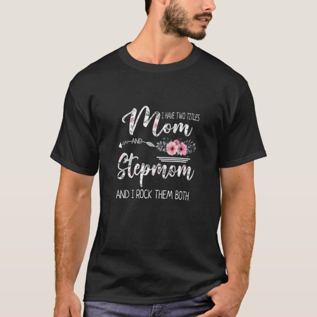 Camiseta As Mulheres Tenho Dois Títulos Mãe E Stepma Floral (Frente)