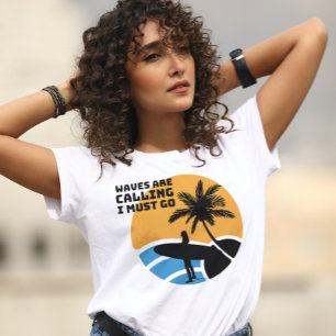 Camiseta As ondas chamam-me, tenho de ir à surfista.
