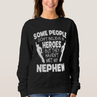 Camiseta As Pessoas Não Creem Em Heróis Mas Elas Não Conhec