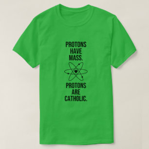 CAMISETA AS PROTONIAS TÊM MASSA. PROTÕES SÃO CATÓLICAS.