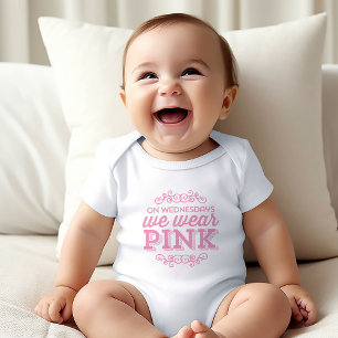 Camiseta Às quartas-feiras Vestimos uma citação cor-de-rosa