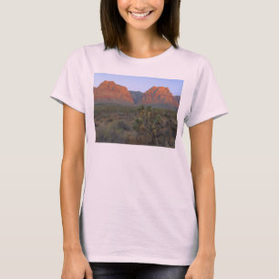 Camiseta As rochas vermelhas endireitam no nascer do sol