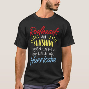 Camiseta As Ruivas Estão Misturadas Com Um Pequeno Furacão