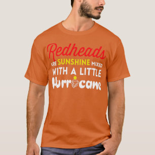 Camiseta As Ruivas Estão Misturadas Com Um Pequeno Furacão