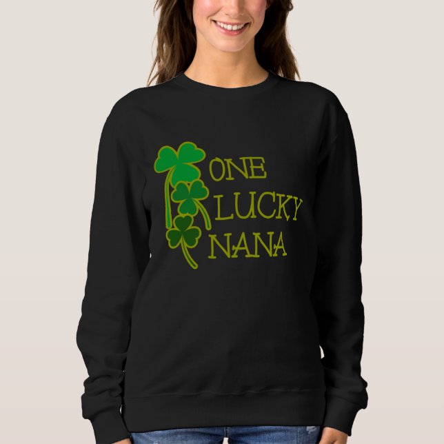 Camiseta AS tees Fun One Lucky Nana Shamrock St Patty Patri (Frente)