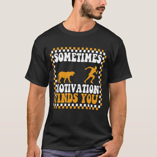 Camiseta às vezes, a motivação encontra-te rei de leões (Frente)