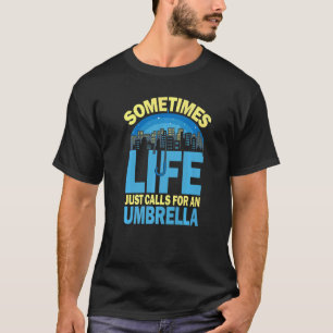 Camiseta Às vezes, a vida apenas pede um guarda-chuva para