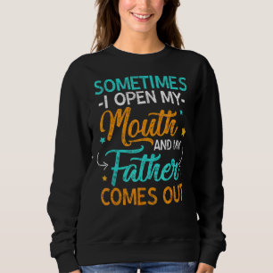 Camiseta Às Vezes Eu Abro Minha Boca Meu Pai Sai