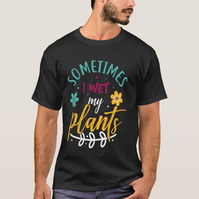 Camiseta Às Vezes Eu Molhei Minhas Plantas Engraçadas (Frente)