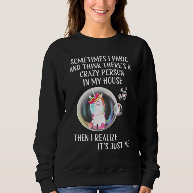 Camiseta Às Vezes Eu Pânico E Acho Que Há Uma Pessoa Louca (Frente)