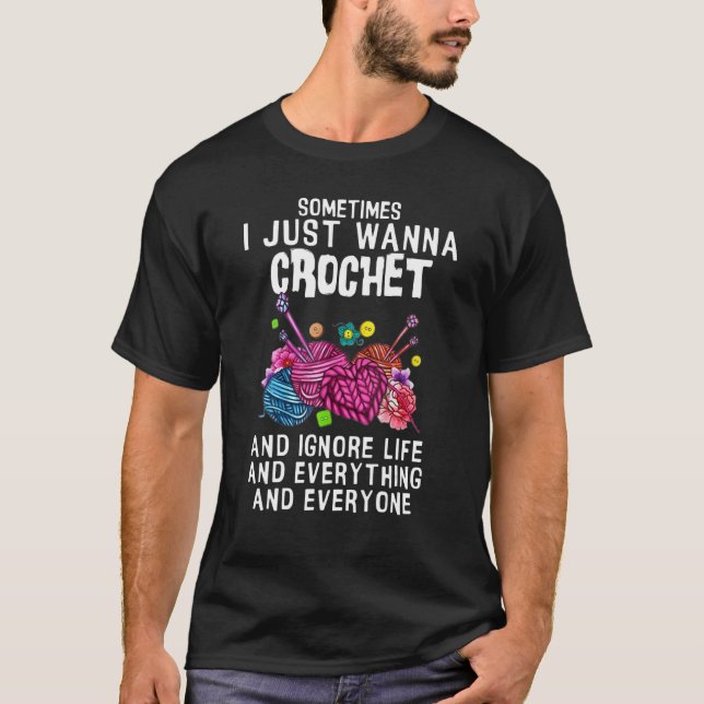 Camiseta Às Vezes Eu Só Quero Crochet E Ignoro A Vida E (Frente)