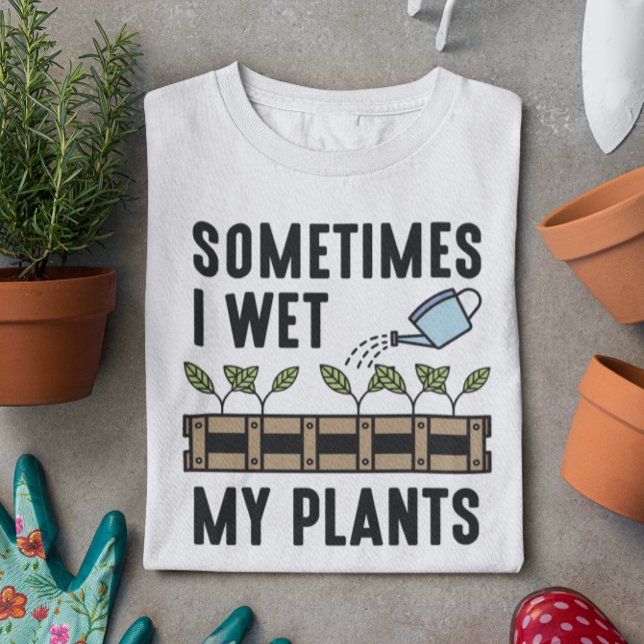 Camiseta Às Vezes Molhei As Plantas (sometimes I wet my plants)
