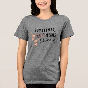 Camiseta Às vezes, o amor significa deixar ir