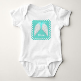 Camiseta Asas e corações personalizados do anjo da pena