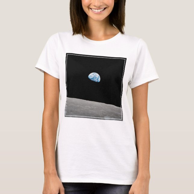 Camiseta Ascensão Da Terra Acima Do Horizonte Lunar. (Frente)