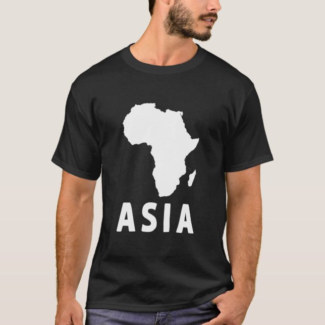 Camiseta Ásia África Espancada Estranhamente Específica Hum (Frente)