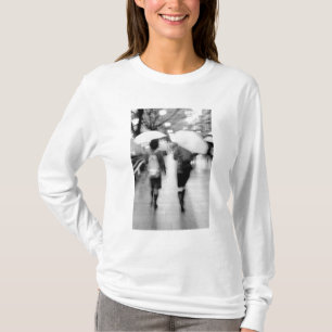 Camiseta Ásia, Japão, Tóquio. Mulheres jovens e guarda-chuv