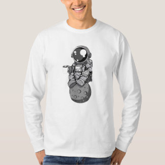 Camiseta assento de astronut na lua