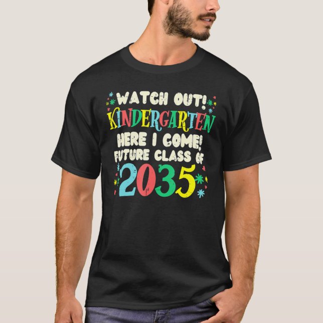 Camiseta Assista À Futura Classe Do Jardim De Infância De 2 (Frente)