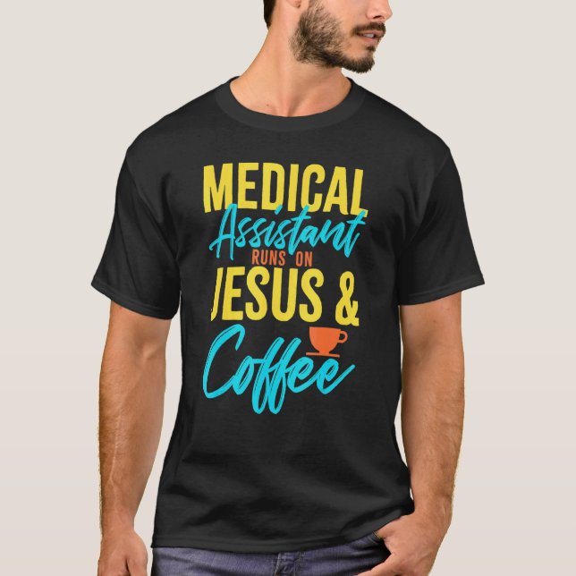 Camiseta Assistente Médico Funciona Com Jesus & Café Ma Enf (Frente)
