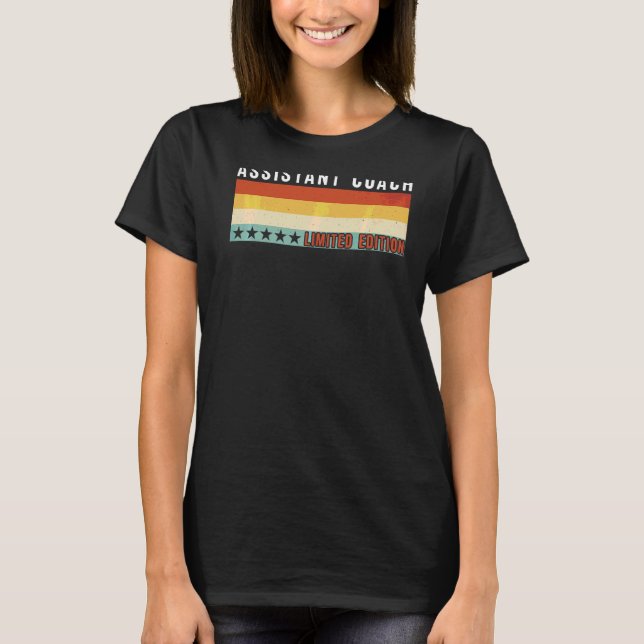 Camiseta Assistente Treinar Ordem de Produção Profissão de  (Frente)