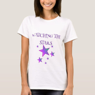 CAMISETA ASSISTINDO À TÉCNICA DE BASE DE ESTRELAS