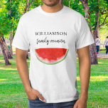 Camiseta Associação Familiar Melancia<br><div class="desc">Esta camiseta da Reunião Familiar é decorada com uma melancia de cor vermelha. Perfeito para seu CHURRASCO de verão,  piquenique ou biscoito. Facilmente personalizável. À medida que criamos a nossa trabalho de arte,  não encontraremos esta imagem exata de outros designers. Original Watercolor © Michele Davies.</div>