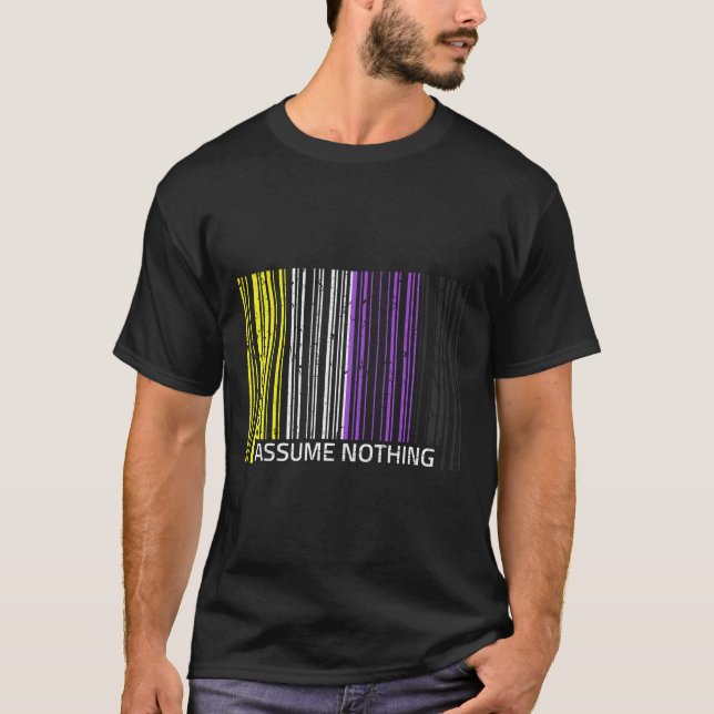 Camiseta Assume Nothing Nonbinary Flag Genderqueer Lgbtqia  (Frente)