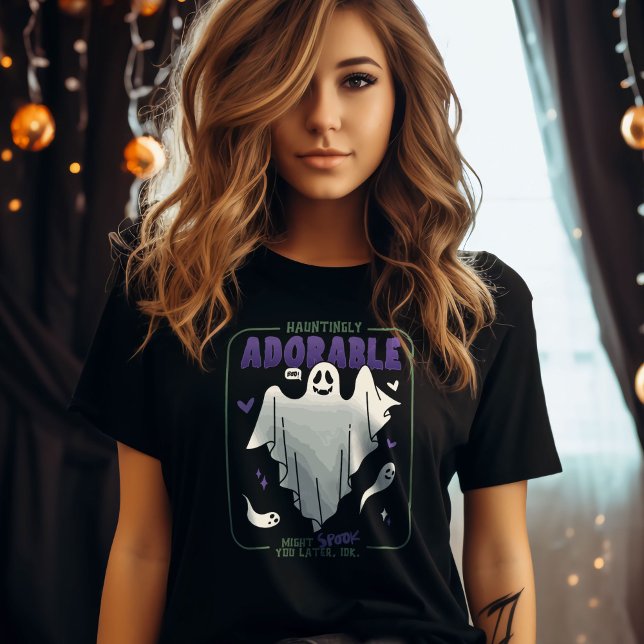 Camiseta Assustadoramente Adorável Dia de as Bruxas engraça (Hauntingly Adorable Funny Halloween Sayings T-Shirt)