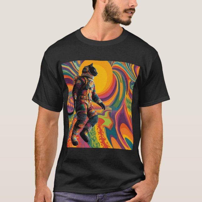 Camiseta Astral Wanderer Cat – Trippy Space Suit & Sunburst (Frente)