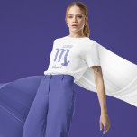 Camiseta Astrologia bonito Escorpião - Sinal de Astrologia<br><div class="desc">Esta camiseta bonito de Escorpião roxo e lavanda apresenta seu sinal astrológico do Zodiac em um belo brilho como as constelações. Personalize este presente fofo e personalizado com o seu nome em lindos escritos cursivos para alguém com um aniversário no final de outubro ou no início de novembro.</div>