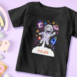 Camiseta Astronaut no Espaço Exterior com Planetas e um Fog