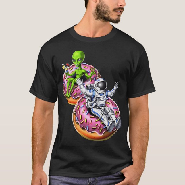 Camiseta Astronauta Alien Montando Donut (Frente)