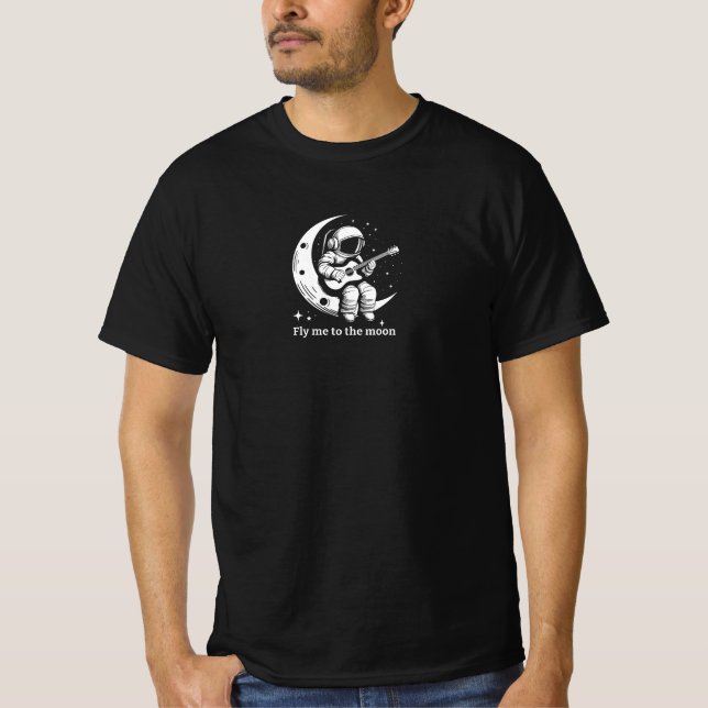 Camiseta Astronauta com guitarra na lua, cantando uma músic (Frente)