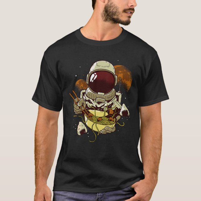 Camiseta Astronauta Comendo Ramen Noodles Sushi Rice Outer  (Frente)
