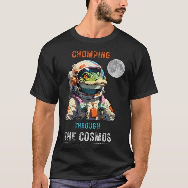 Camiseta Astronauta Crocodilo - Esmagando Pelo Cosmo (Frente)