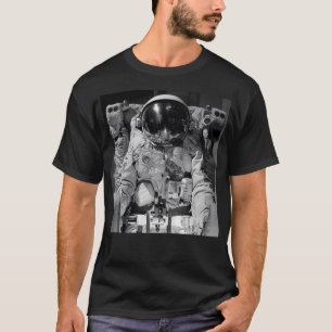 Camiseta Astronauta da Terra do Espaço Negro e Branco